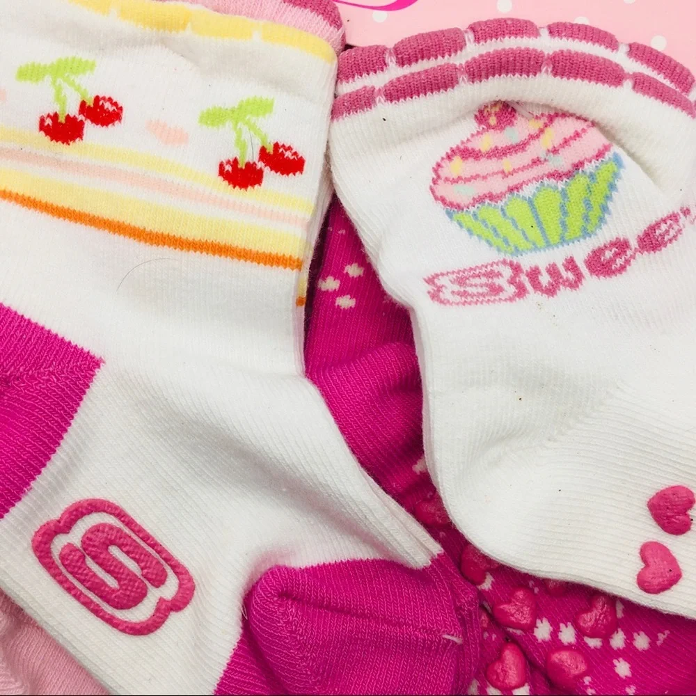 Plaque teddy bear & 4 pr.Socks 0-12 months!5 pc